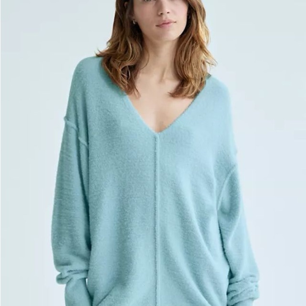 Aritzia Wilfred Hush Knit VNeck Sweater Sky Blue *Flaw